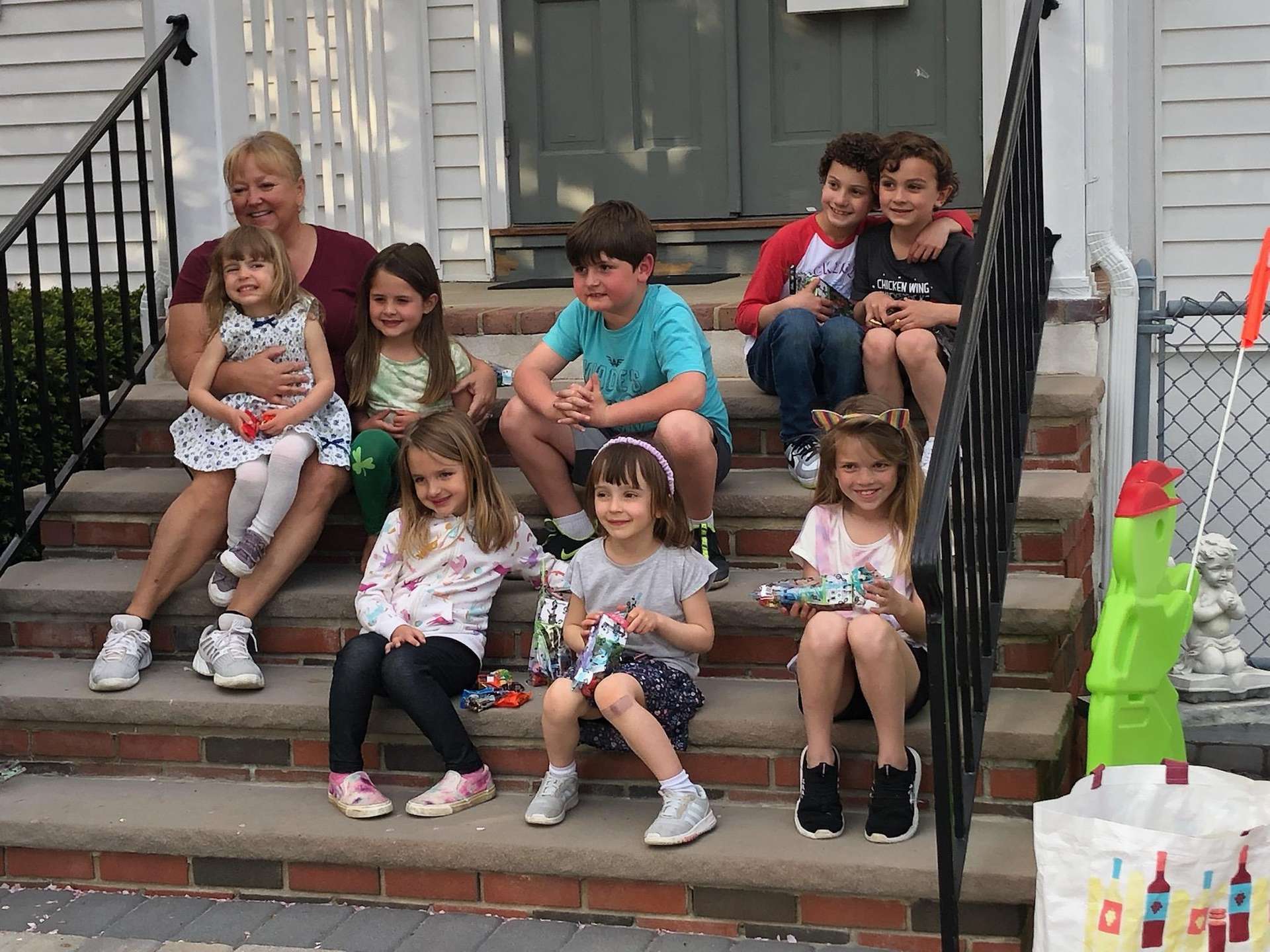 Children posing for picture with Dawne